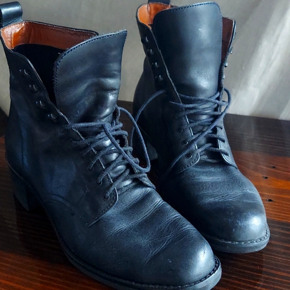 Vintage leather boot black size 8.5 from Brazil